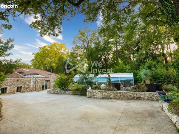 Propriété 7 pièces 240 m² 