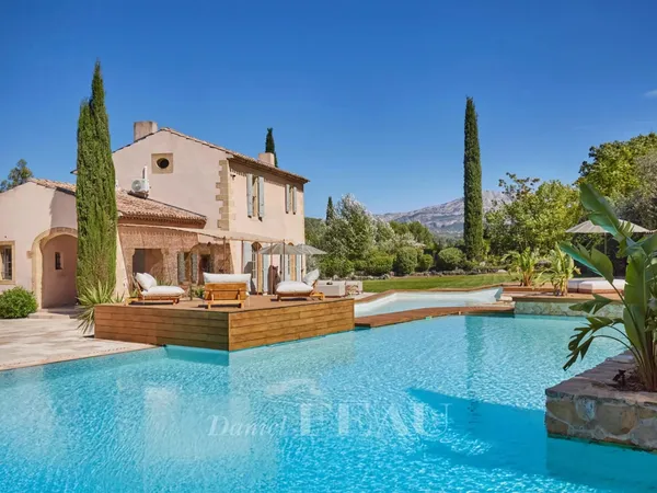 Aix en Provence - Propriété avec vue Sainte Victoire 