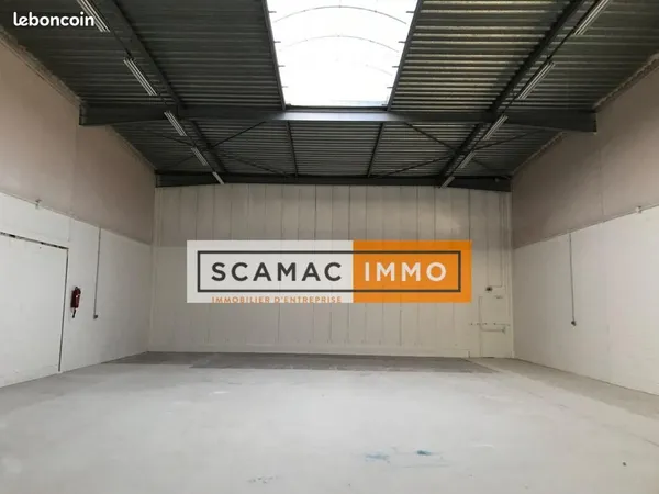 Local d'activité 442 m² 