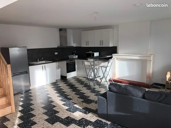 T3 Meublé 62 m² - Charentaise restaurée - Cour + Parking 