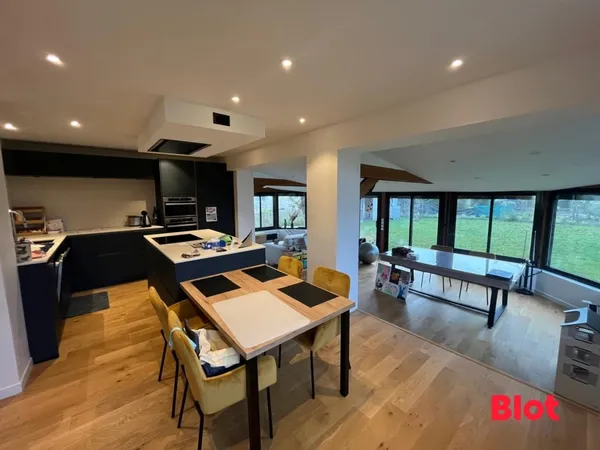 A VENDRE EN EXCLUSIVITE CHEZ BLOT IMMOBILIER SUR SAINT-ERBLON - MAISON T6 - 125 M² ENV. 