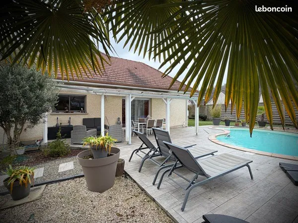 Maison familiale confortable avec piscine 