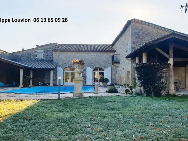 Maison 11 pièces 337 m² 