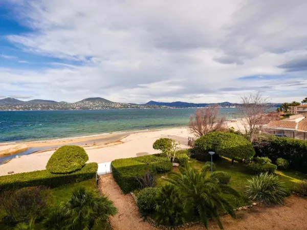 Exclusivité SAINT-TROPEZ APPARTEMENT PIED DANS L'EAU 