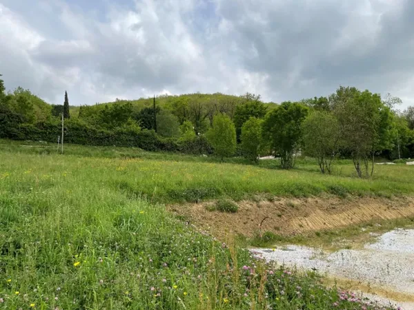 Terrain 843 m² 