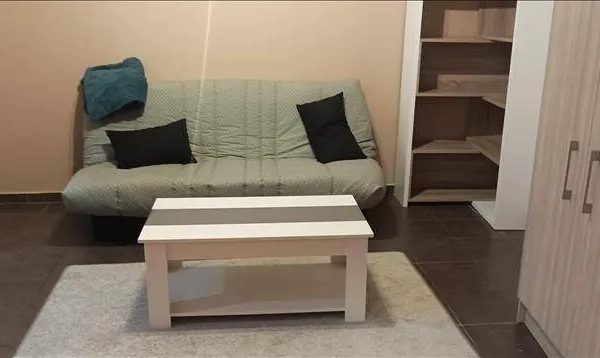 Studio 1 pièce 17 m² 