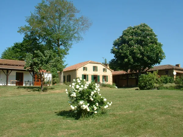 Vends Domaine avec maison de maitre 220m² et 4 gites classés 3 étoiles - 12 chambres, Panjas (32) 
