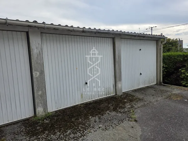 LORIENT : Garage fermé 