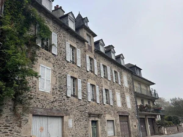 Immeuble en pierres à rénover - ESTAING 