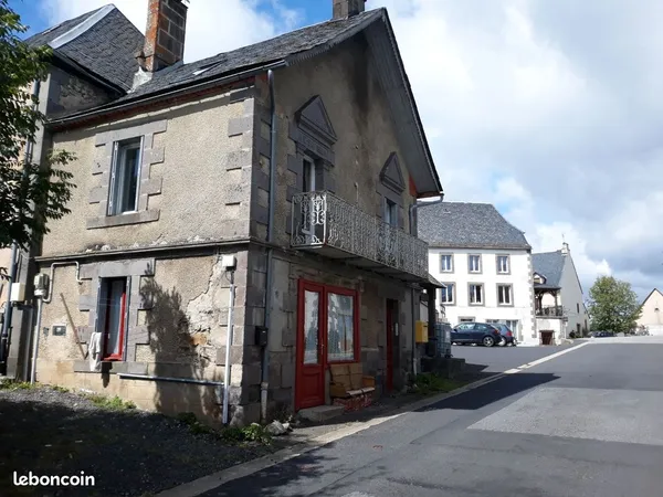 Maison de ville, proche sancy 
