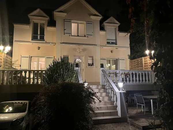 Maison 12 pièces 325 m² 