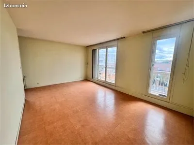 Studio 1 pièce 33 m² 