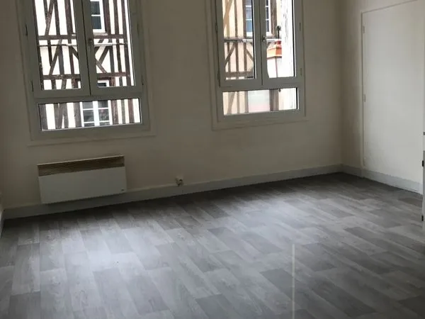 Appartement studio 20M2 centre BERNAY 