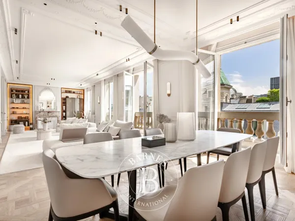 Paris 8ème - Place François 1er / Jean Goujon - Appartement rénové grand luxe - 3 chambres - 