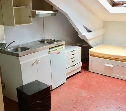 Appartement 1 pièce 9 m² 