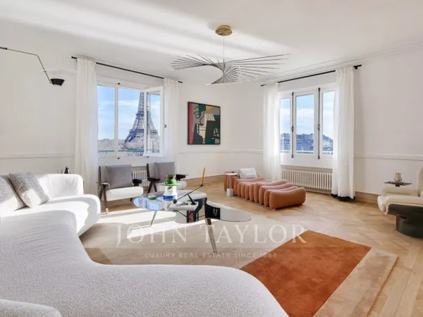 Appartement rénové avec terrasses et vues Tour Eiffel 