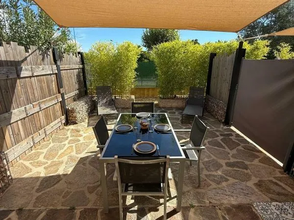 Coup de coeur ! Charmant T2 avec terrasse de 22 m² - Piscine - Très faibles charges 