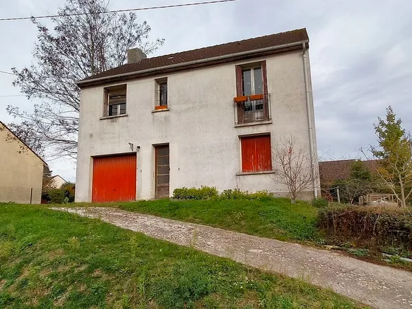 Pavillon de 86 m2 à rénover, 4 pièces, garage, terrain de 535 m2 