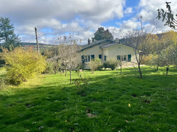 VIAGER Laprade: maison avec garages, terasse et jardin de 15 