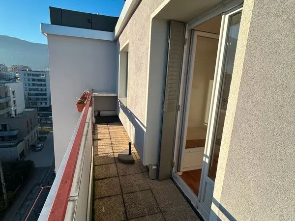 T2 balcon avec vues degagées 