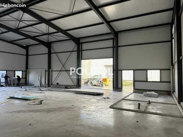 Local d'activité 150 m² 