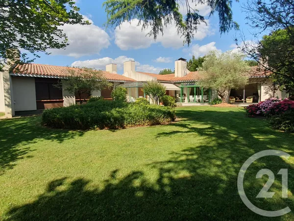 Maison 10 pièces 325 m² 