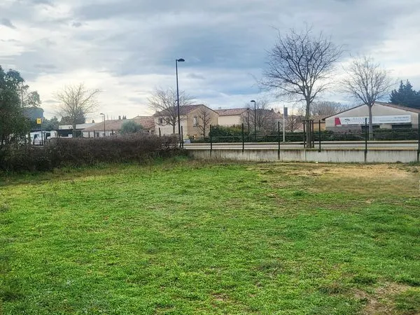 Terrain 600 m² PIOLENC 