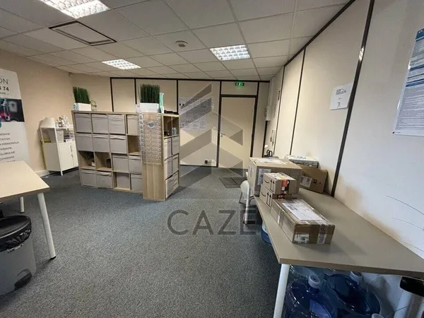 Bureau 151 m² 
