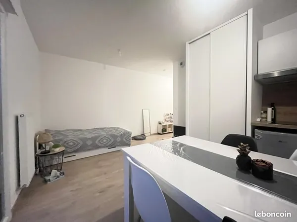 Studio 1 pièce 23 m² 