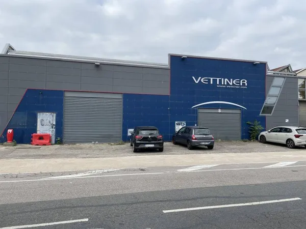 Entrepôt 679 m² 