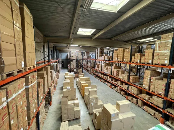 Local d'activité 930 m² 