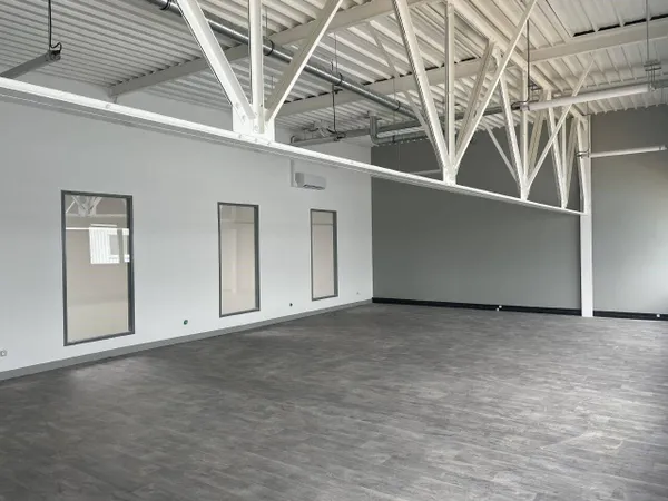 Local d'activité 953 m² 