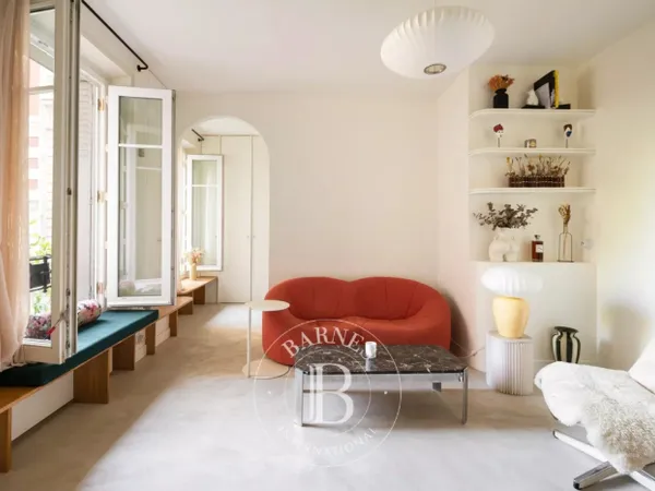 PARIS 18 - AVENUE JUNOT - LUMINEUX - UNE CHAMBRE - REFAIT PAR AR 