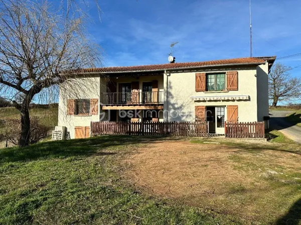 NEULISE PINAY . Maison Forézienne avec très belle vue sur la campagne et la Loire 