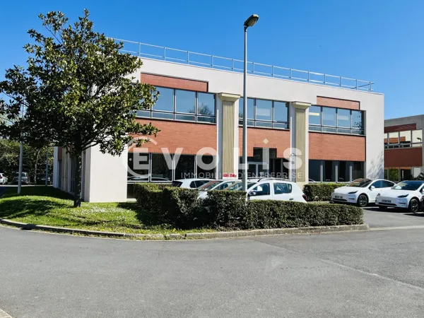 Bureaux 300 m² 