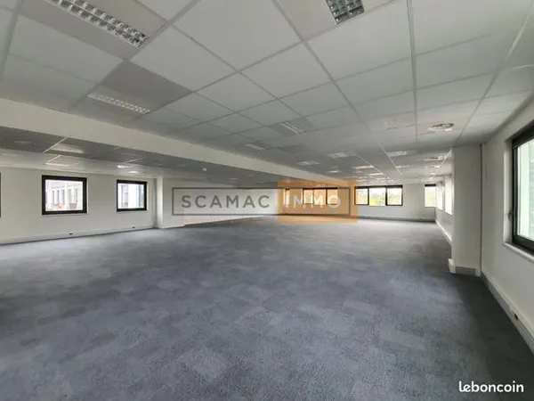 Bureau 869 m² 