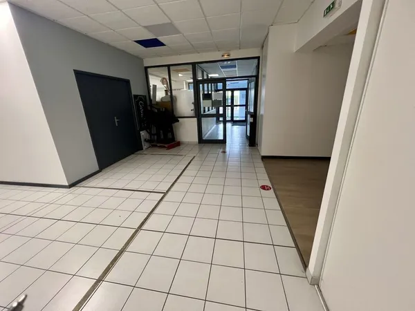 Local commercial Entrepot 