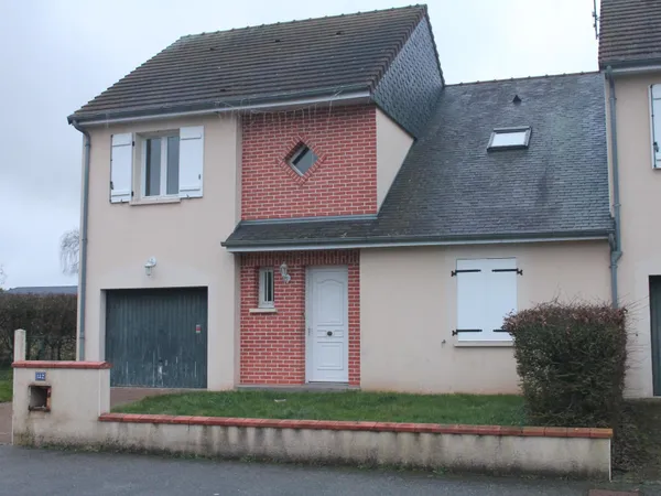 Pavillon 93 M² SÉES 61 , 3 chambres + garage 