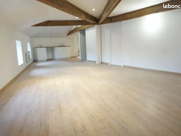 Appartement - 56m² - Récemment refait à neuf - Centre de St Macaire 