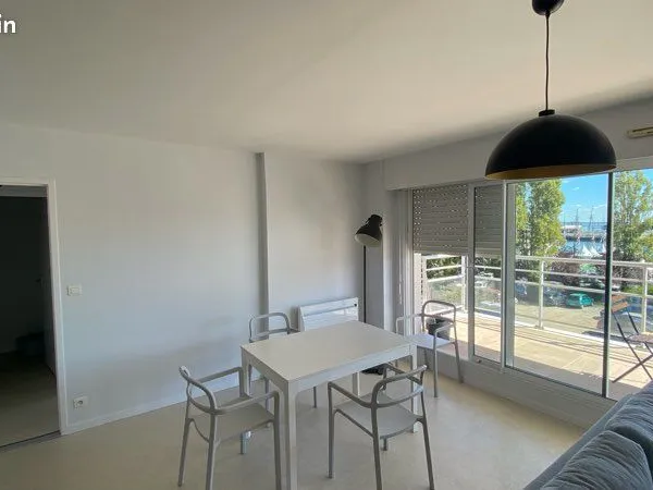 Très bel appartement meublé ville-port, grand balcon 