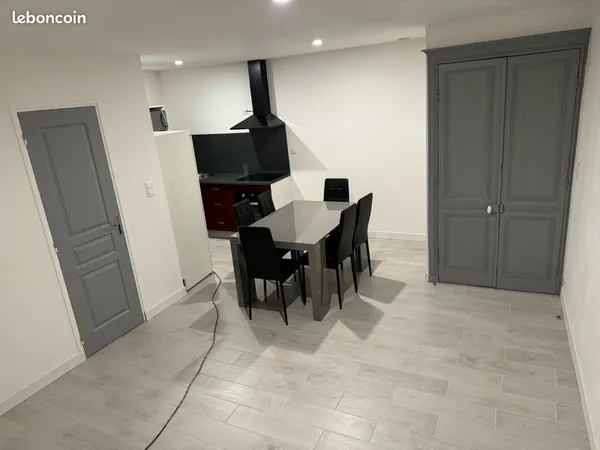 Maison de ville meublée 65 m² - Coeur de Marans (quartier de l'église) 