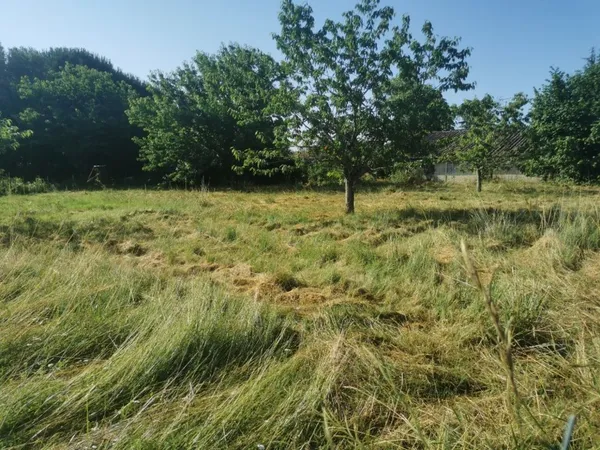 Terrain 600 m² 
