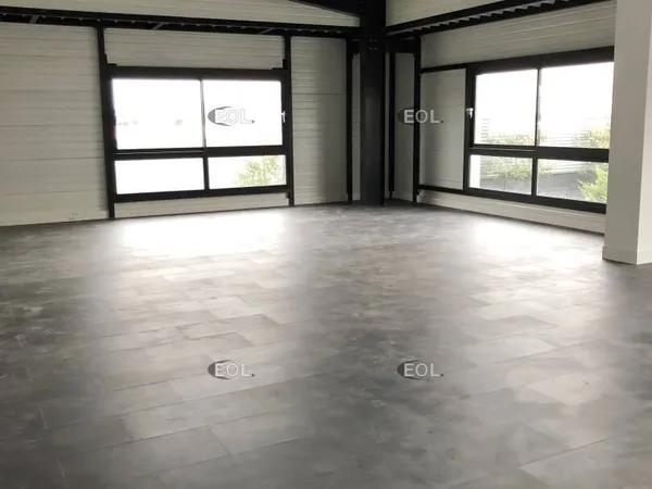Local d'activité 226 m² 