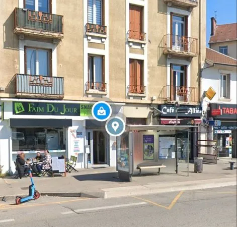 Local à vendre de 33m2 climatisé avec grande vitrine et terrasse 