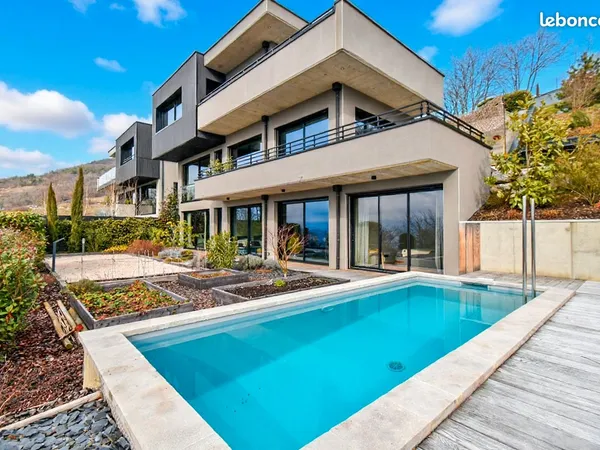 Villa 6 pièces 240 m² 