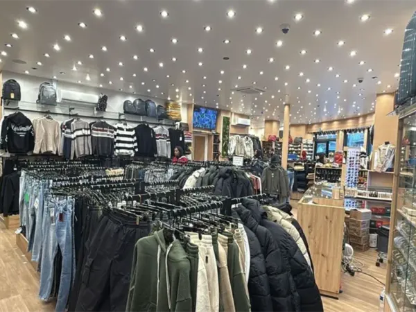 Opportunité Rare - Local Commercial à Fort Potentiel dans un Quartier Dynamique 