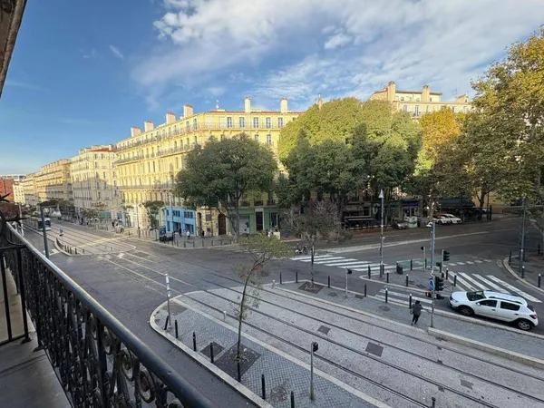 Studio 1 pièce 25 m² 