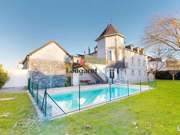 Maison 8 pièces 233 m² 