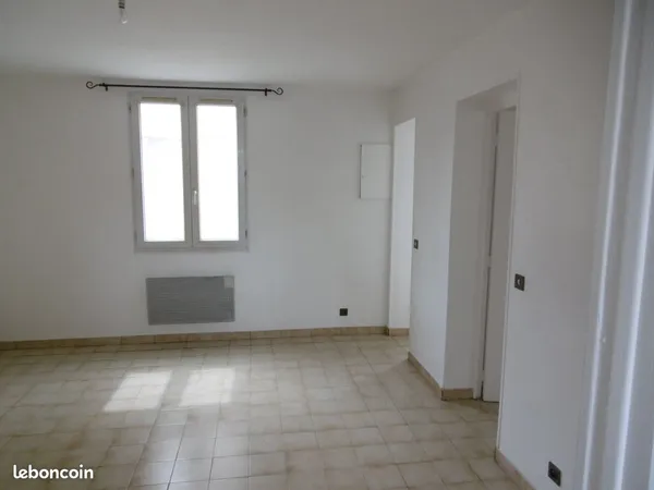 VEMARS,F2,GARAGE et PARKING,VILLAGE CALME derrière ROISSY 
