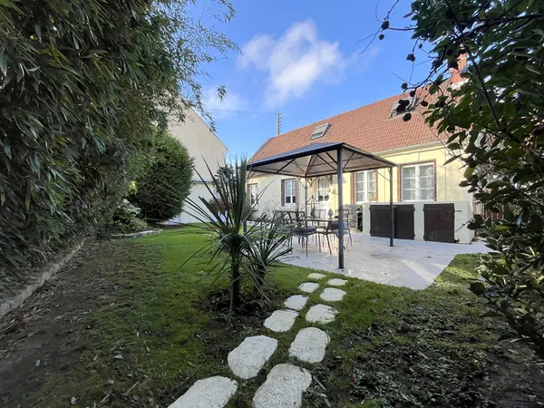 MERU - CHARMANTE MAISON ANCIENNE AU STYLE CONTEMPORAIN 6 PIECES - PARFAITEMENT ENTRETENUE - AUCUN 